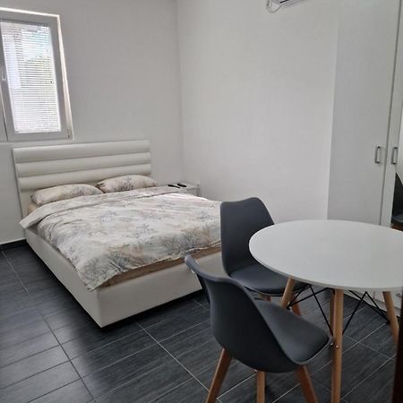 Апартаменты Apartman Tolosi 2 Подгорица Экстерьер фото